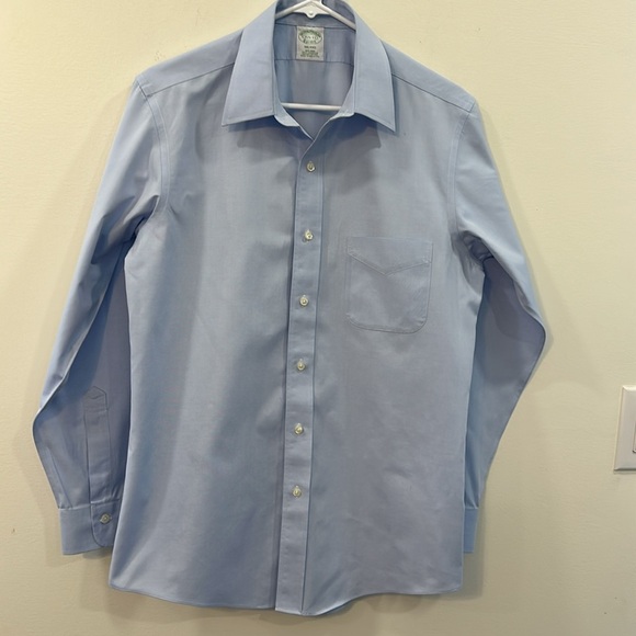 Brooks Brothers long sleeve button down shirt
100% Cotton
Size 15.5 - Picture 3 of 7